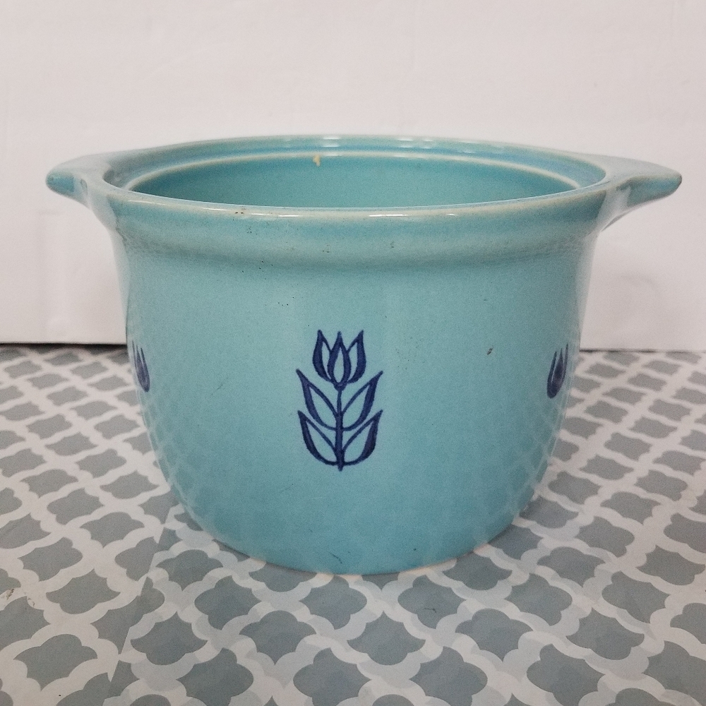 Cronin Blue Tulip 2 Qt Pottery